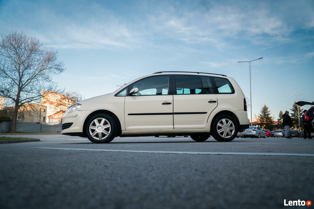 Archiwalne Volkswagen Touran 7 osobowy DSG 6 stopni 1 9 tdi Łódź