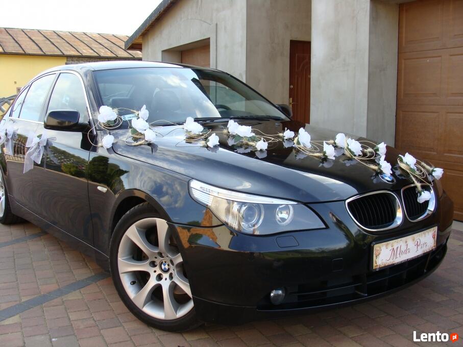 Samochód do ślubu dekoracja auto do ślubu kwiaty BMW E60