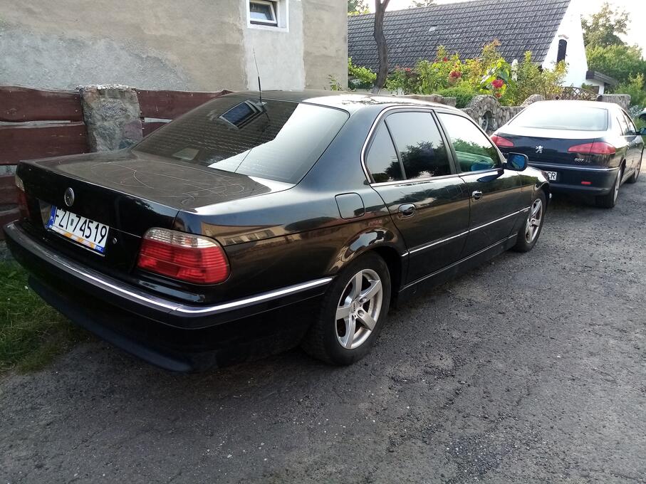 Bmw 728 e38