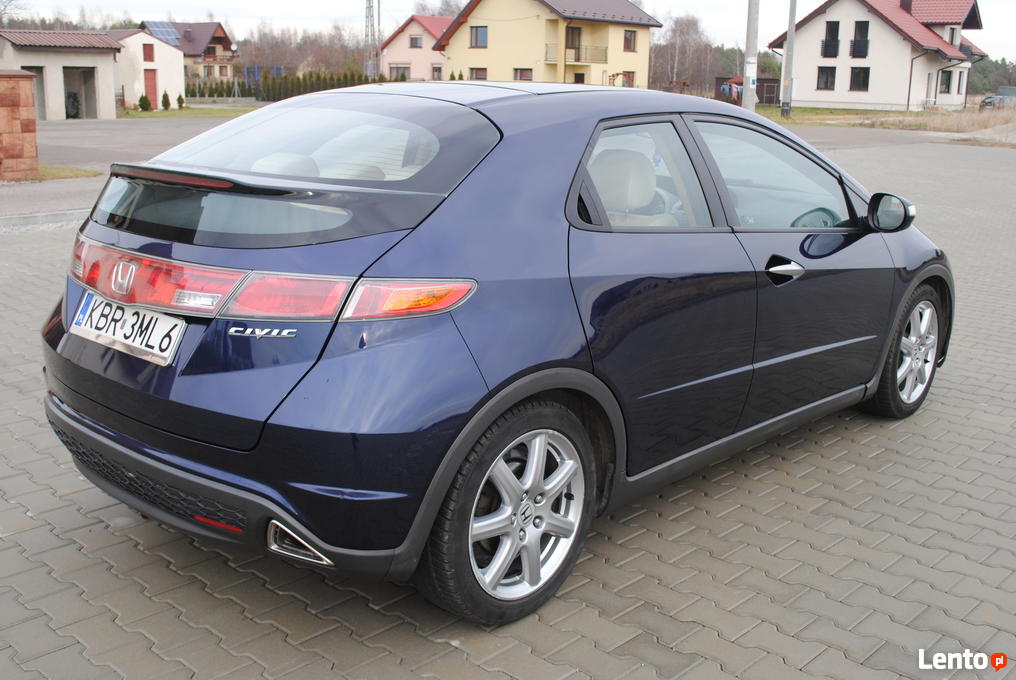 Archiwalne honda civic VIII ufo xenon panorma mało pali 4