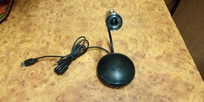 Kamerka z mikrofonem i głośnikiem ma wejście audio i pokrętł
