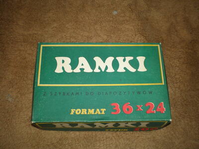 Ramki - 100 sztuk nowych, nieużywanych ramek na slajdy
