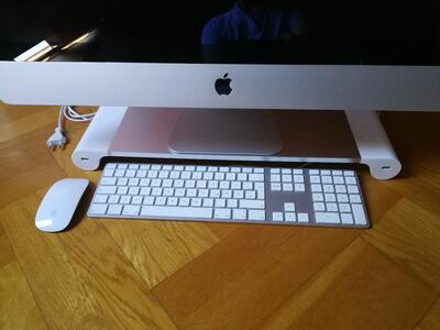 Podstawka półka organizer gniazda usb oswietlenie do apple