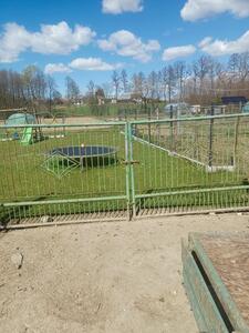 Brama z słupkami