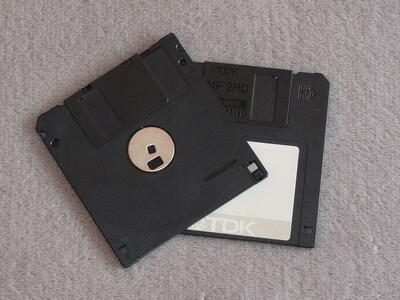 Dyskietka 3,5 cala 1,44 MB używana sprawna