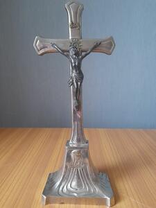 Krzyż stojący zdobiony