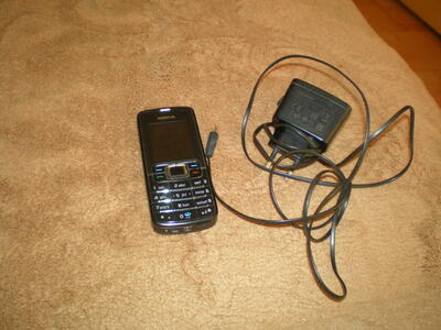 Sprzedam telefon Nokia z ładowarką, używany, sprawny.