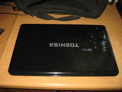 Nowy Laptop 17 cali z grafika Toshiba . Multimedialny gwaran