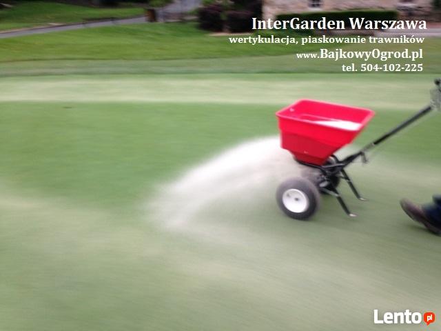 Piaskowanie trawników, boisk sportowych, wertykulacja