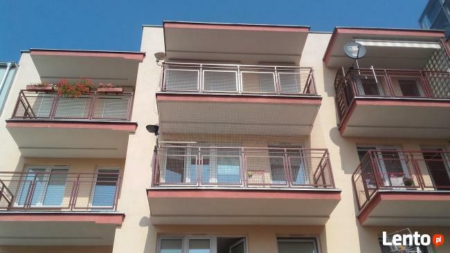 Siatka balkonowa przeciw ptakom / na gołębie - montaż