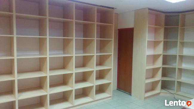 Lokal na Kabatach mieszczący się na bazarku