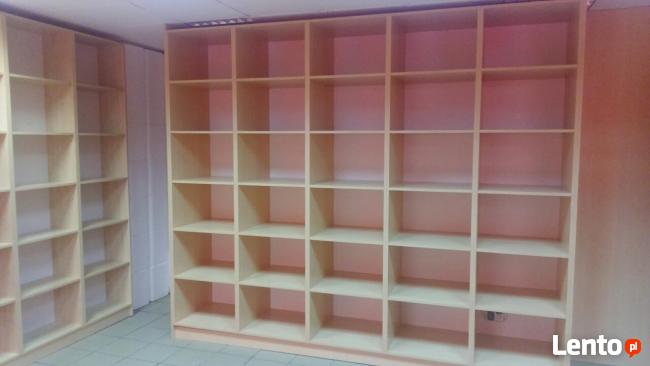 Lokal na Kabatach mieszczący się na bazarku