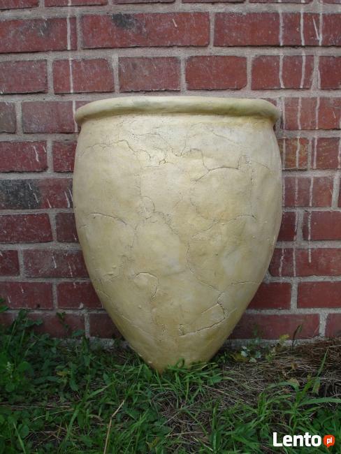 Sprzedam 2 mrozoodporne donice wiszące wys. 60 cm.