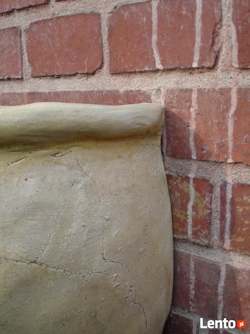 Sprzedam 2 mrozoodporne donice wiszące wys. 60 cm.