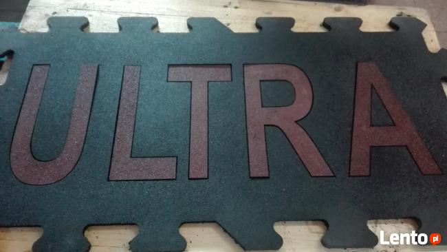 Wycinanie Loga w płytach gumowych siłownia fitnes