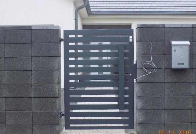 NOWOCZESNE OGRODZENIA BRAMY BALUSTRADY