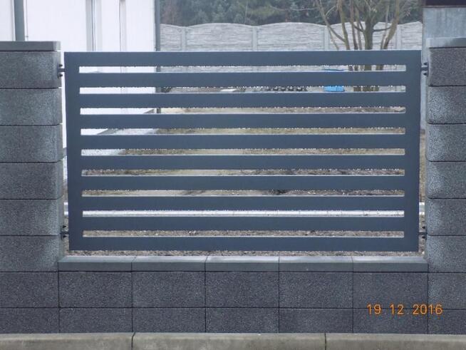 NOWOCZESNE OGRODZENIA BRAMY BALUSTRADY