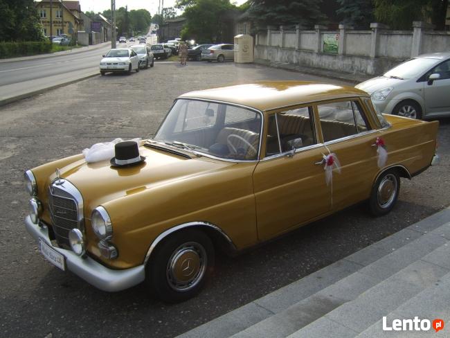 złoty zabytkowy mercedes w110 do ślubu