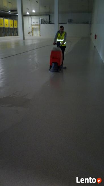 Maszynowe czyszczenie/mycie posadzek, płytek,PCV-KIELCE