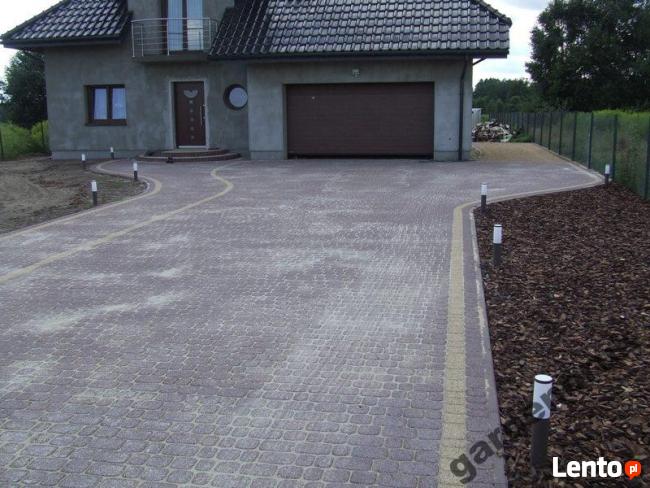 Układanie kostki brukowej, brukarstwo, minikoparka