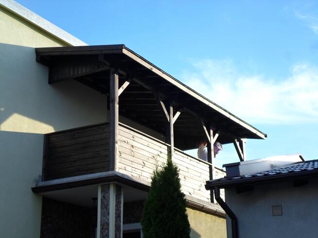 ZABUDOWY PRZYDOMOWA Z ŻALUZJAMI RUCHOMYMI