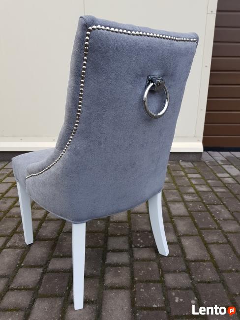 Krzesło białe z kołatką pinezkami pikowane Nowe