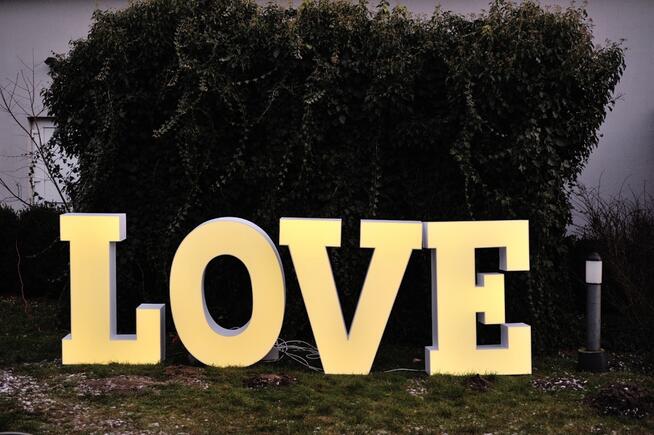 Napis LOVE 120cm led RGB (zmiana kolorów) wynajem