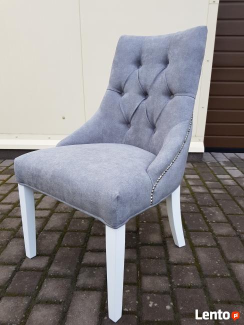 Krzesło białe z kołatką pinezkami pikowane Nowe