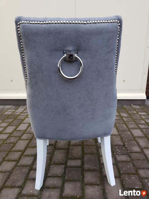 Krzesło białe z kołatką pinezkami pikowane Nowe