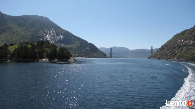 Dojrzały pozna młodszą