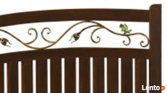 Drewniane panele ogrodzeniowe z metaloplastyką