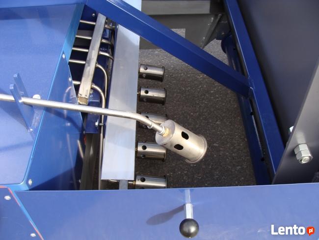 Samobieżna maszyna do rozkładania papy termozgrzewalnej