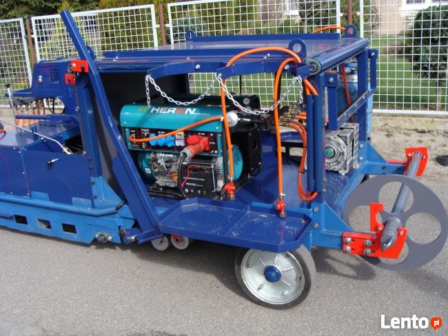 Samobieżna maszyna do rozkładania papy termozgrzewalnej