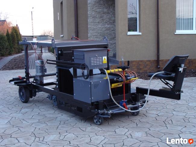 Samobieżna maszyna do rozkładania papy termozgrzewalnej