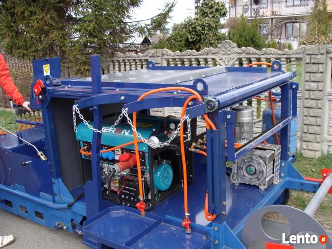 Samobieżna maszyna do rozkładania papy termozgrzewalnej