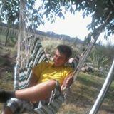 pragne poznać i zamieszkać wraz z dziewczyną u siebie w domu