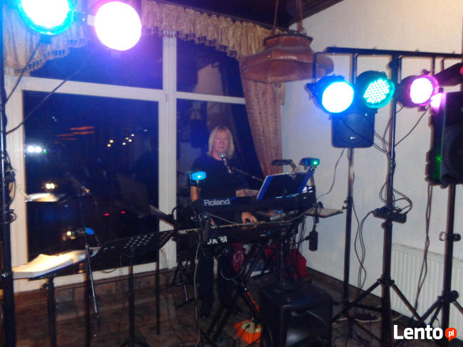 DJ oraz muzyk grający oraz śpiewający na żywo / Dwa w jednym