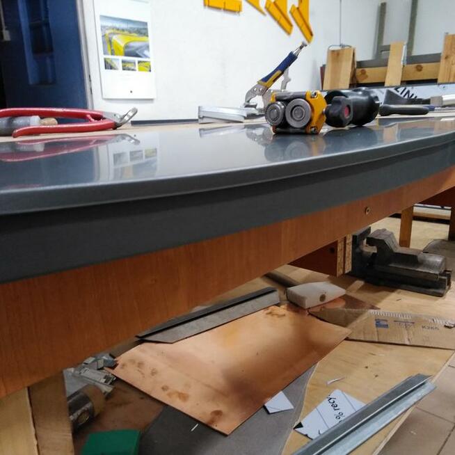 Obróbki blacharskie, parapety, czapy kominowe.