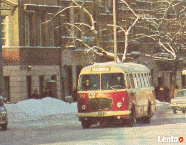 SZUKAM STARYCH, UŻYWANYCH POCZTÓWEK Z LAT POWOJENNYCH.