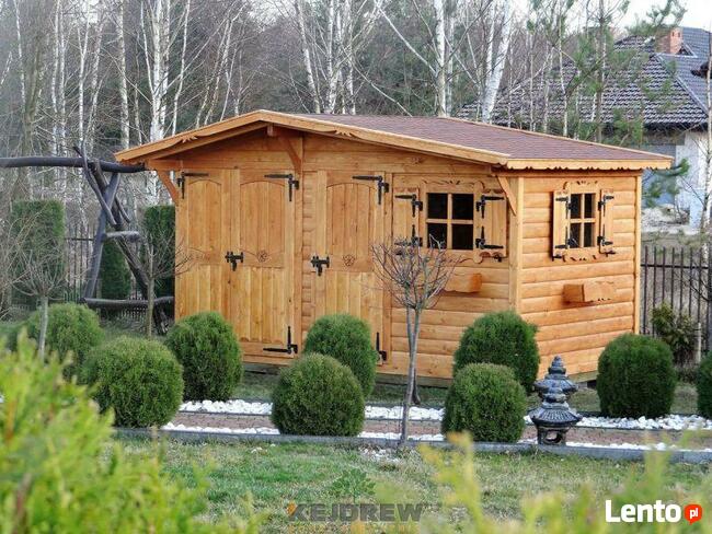 Drewutnia ozdobna z dwuspadowym dachem pod dachówkę