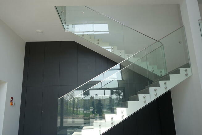 Szklane balustrady/ Szklane schody/ Szklane ściany/
