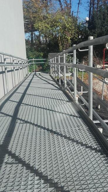 Podjazdy dla osób niepłnosprawnych