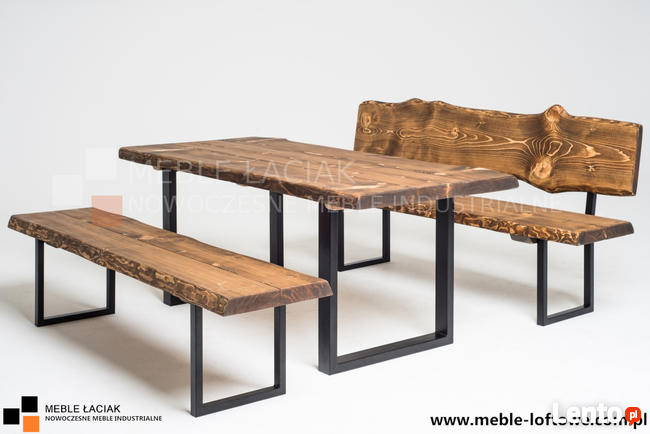 Stół, świerk postarzany, metalowe podstawy, nr kat. 447.