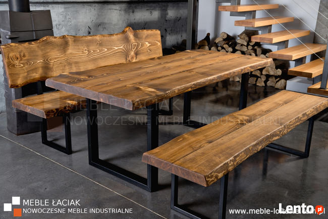 Stół, świerk postarzany, metalowe podstawy, nr kat. 447.