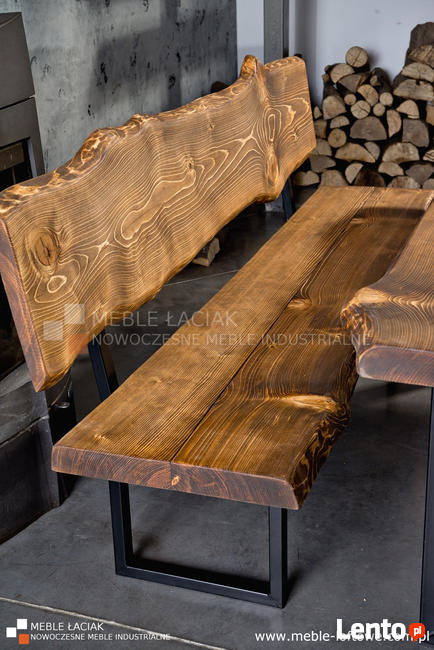 Stół, świerk postarzany, metalowe podstawy, nr kat. 447.