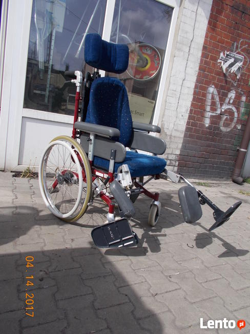 Wózek inwalidzki specjalny z regulacją oparcia i siedziska
