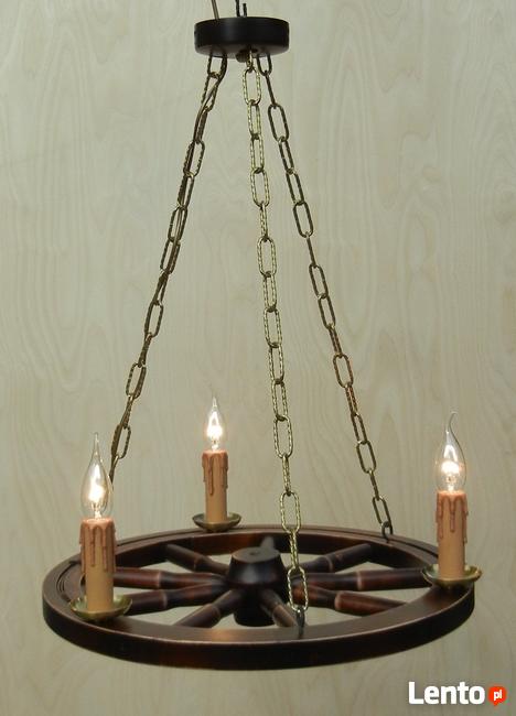 Lampa drewniana żyrandol z koła wozu świeczki
