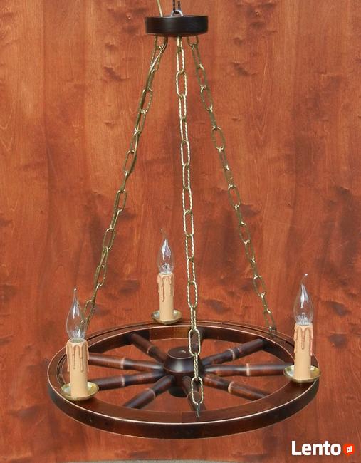 Lampa drewniana żyrandol z koła wozu świeczki
