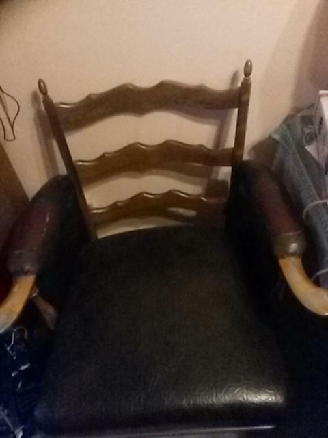 Sprzedam fotel drewniany stylowy