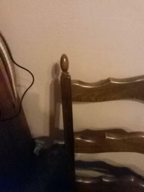 Sprzedam fotel drewniany stylowy